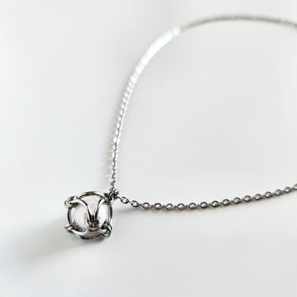 Vintage elegant silver pearl necklace with a delicate chain - Picture 6 of 6